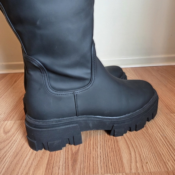 ASOS DESIGN Wide Curve Fit Carla Chunky Knee Waterproof Boots in Black Size 10W - Picture 10 of 16